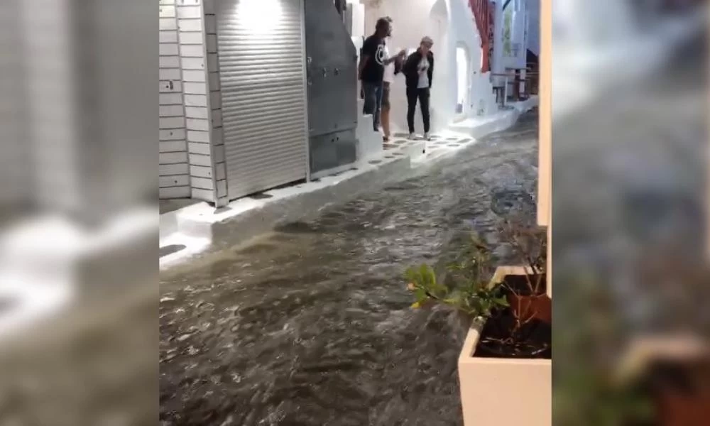 Ισχυρή καταιγίδα στη Μύκονο - Πλημμυρισμένα τα Ματογιάννια